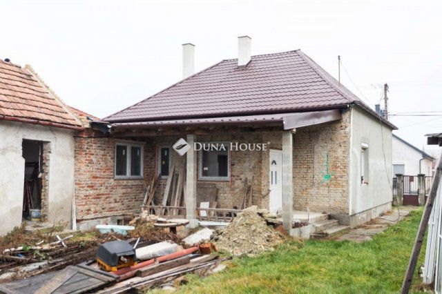 Eladó családi ház, Mosonmagyaróváron 64.9 M Ft, 4 szobás