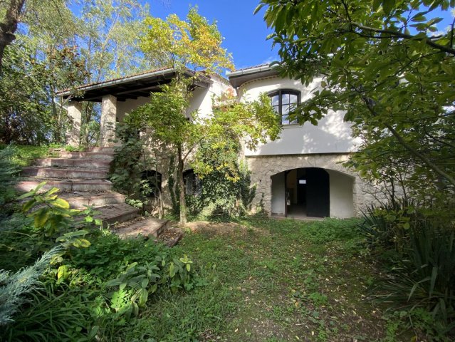 Eladó családi ház, Kisbéren 84.5 M Ft, 5 szobás