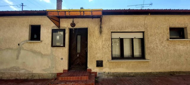 Eladó családi ház, Pécelen 65 M Ft, 4 szobás