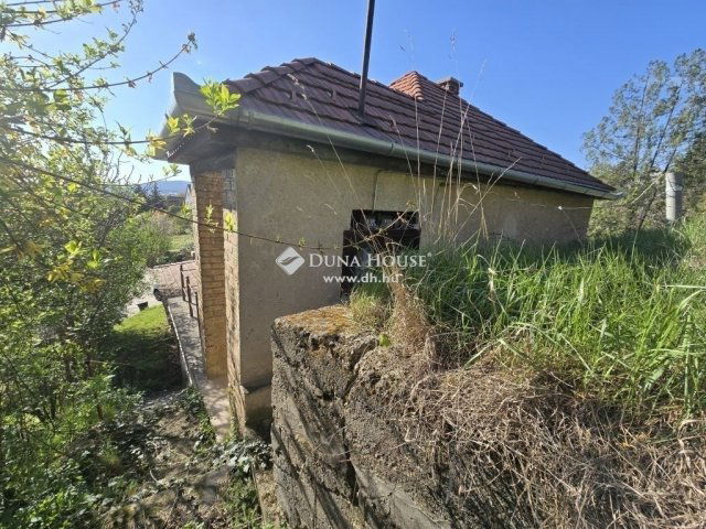 Eladó családi ház, Pécsett 46.9 M Ft, 4 szobás