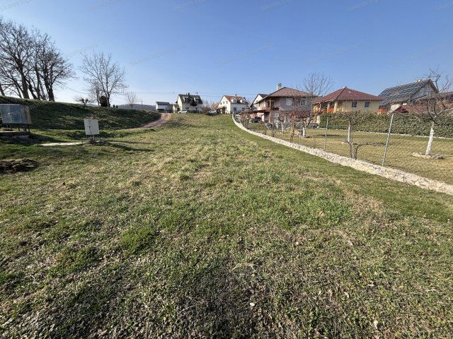 Eladó telek, Tarjánon 14.5 M Ft / költözzbe.hu