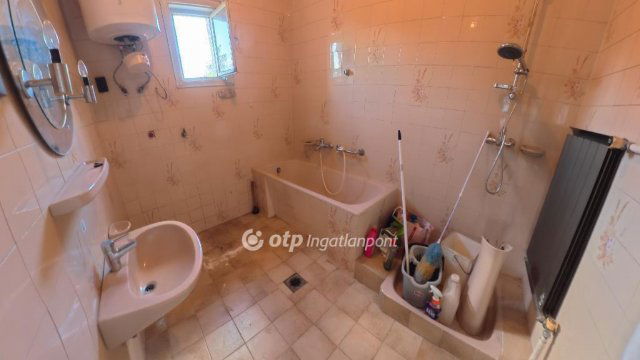 Eladó családi ház, Mezőkövesden 54 M Ft, 4 szobás