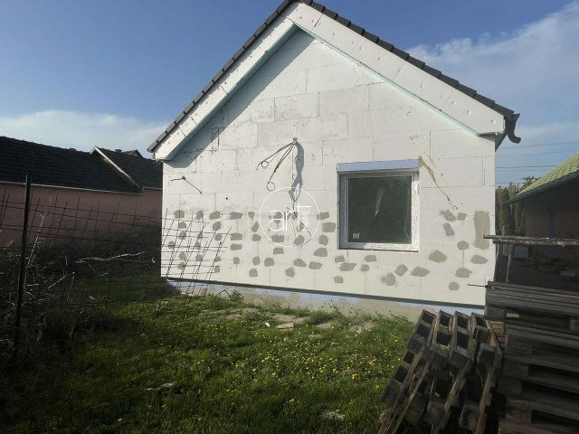 Eladó családi ház, Szegeden 89.9 M Ft, 4 szobás