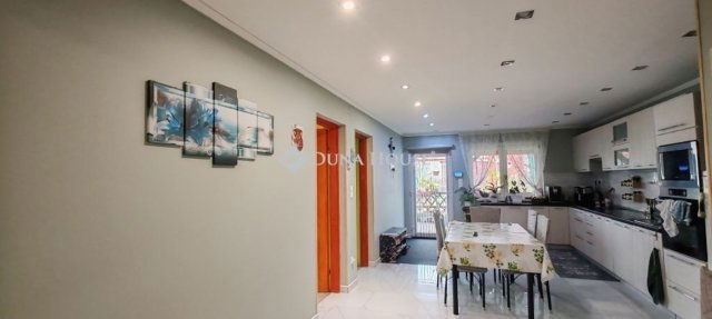 Eladó családi ház, Ócsán 89.99 M Ft, 6 szobás