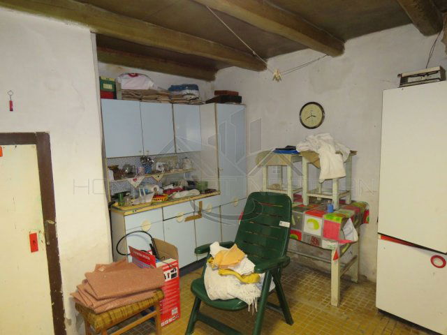 Eladó családi ház, Bakonyszentkirályon 15.8 M Ft, 1 szobás