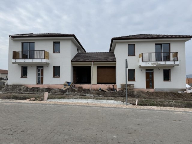 Eladó ikerház, Fóton 144.5 M Ft, 5 szobás / költözzbe.hu