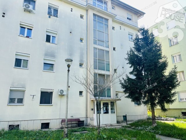 Eladó téglalakás, Szekszárdon 34.9 M Ft, 2 szobás