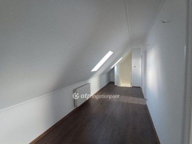 Eladó családi ház, Ercsiben 94.9 M Ft, 5 szobás