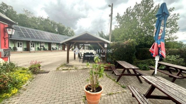 Eladó hotel, Egyházasrádócon 230 M Ft, 8 szobás