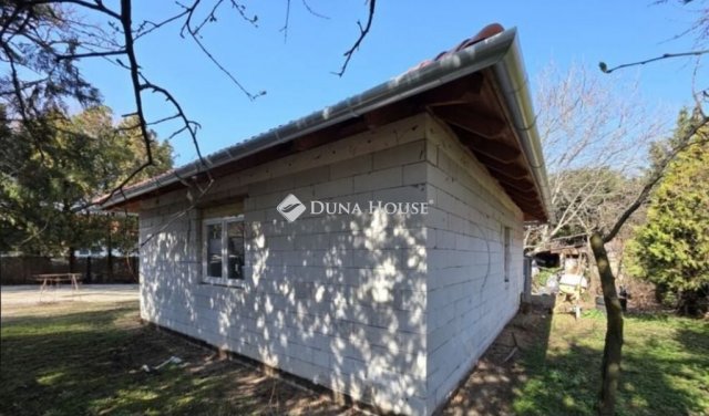 Eladó családi ház, Dunakeszin 70 M Ft, 2 szobás