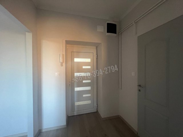 Eladó téglalakás, Oroszlányban 33.9 M Ft, 1+1 szobás
