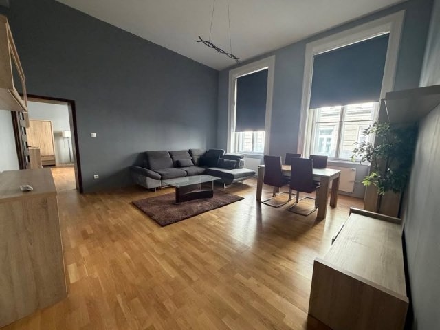 Kiadó téglalakás, albérlet, VI. kerületben, Kodály köröndön