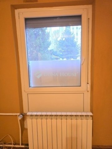 Eladó panellakás, Pécsett 46.9 M Ft, 3 szobás