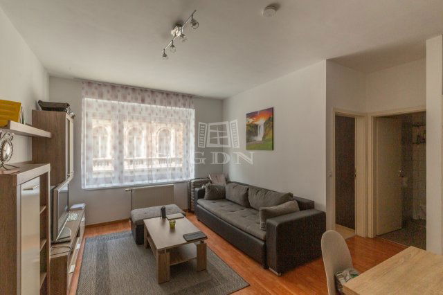 Eladó téglalakás, Budapesten, VI. kerületben 78.9 M Ft, 2 szobás