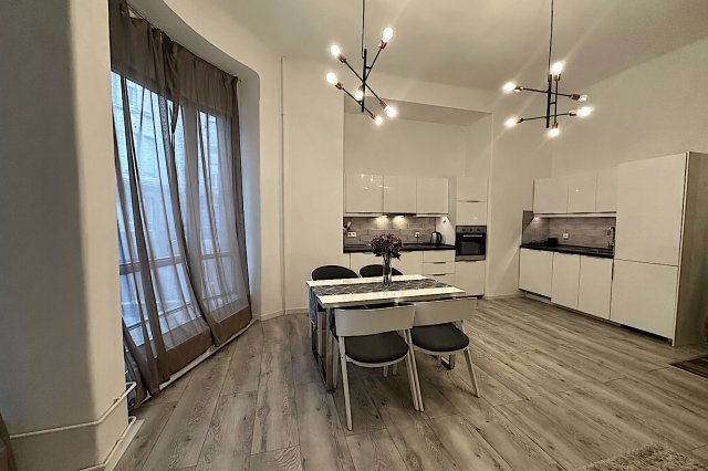 Kiadó téglalakás, albérlet, V. kerületben, Petőfi Sándor utcában