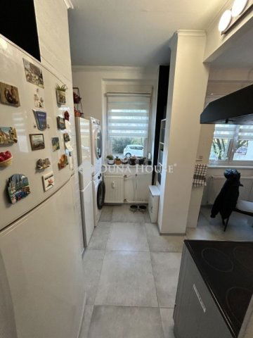 Eladó panellakás, Veszprémben 66.9 M Ft, 3 szobás