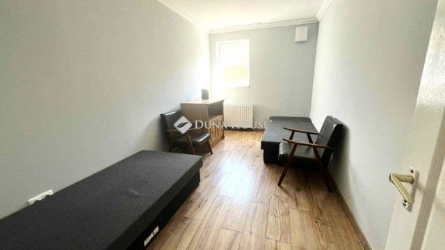 Eladó családi ház, Szombathelyen 69.99 M Ft, 6 szobás