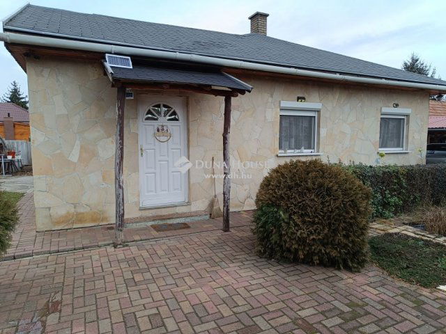 Eladó családi ház, Úrin 85 M Ft, 3 szobás