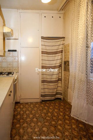 Eladó panellakás, Nyíregyházán 37.9 M Ft, 2+1 szobás
