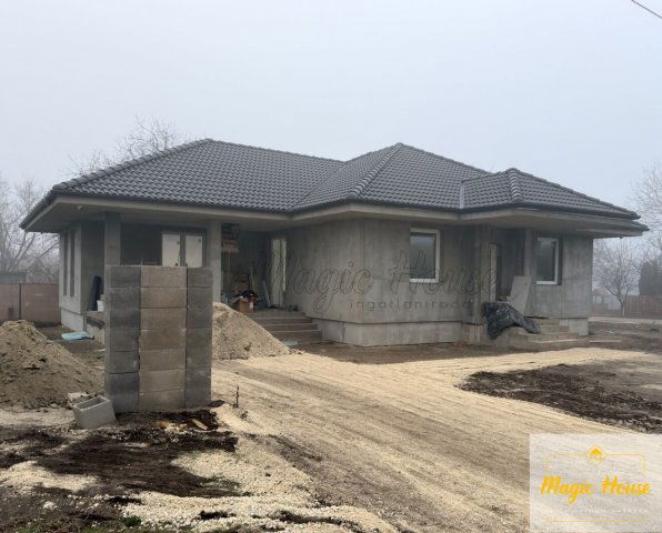 Eladó családi ház, Pusztaszabolcson 93 M Ft, 4 szobás