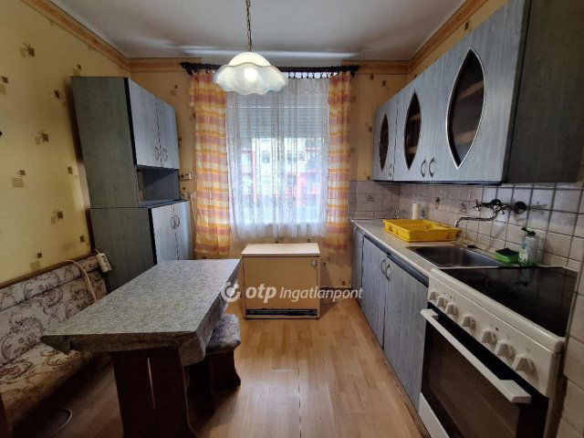 Eladó téglalakás, Mosonmagyaróváron 42 M Ft, 2 szobás