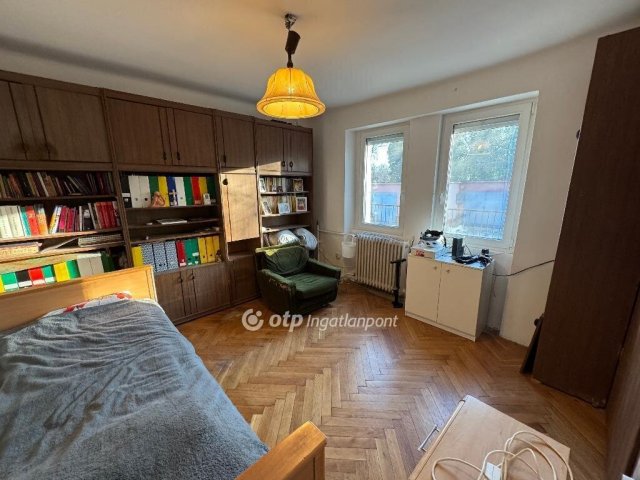 Eladó családi ház, Dunaújvárosban 67 M Ft, 7 szobás