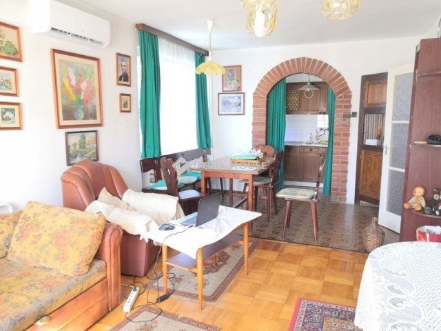 Eladó családi ház, Pomázon 235 M Ft, 9 szobás