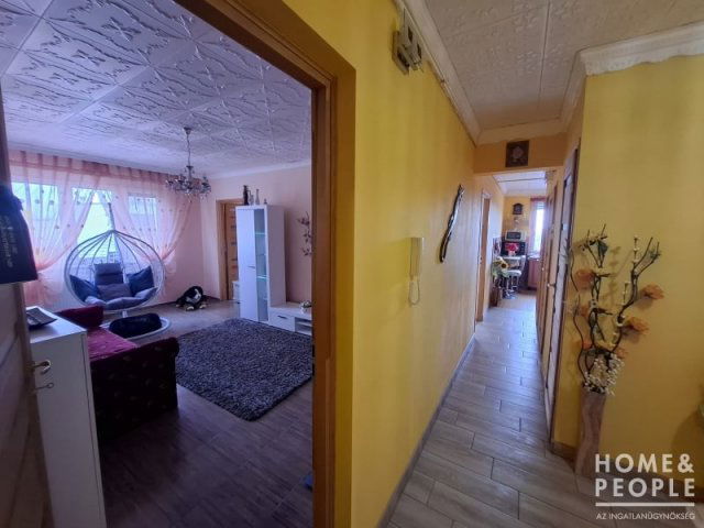 Eladó téglalakás, Szegeden 68.5 M Ft, 3 szobás