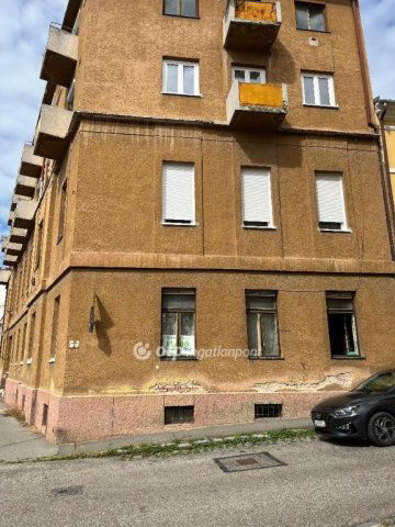 Eladó téglalakás, Pécsett 71 M Ft, 2 szobás