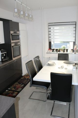 Eladó családi ház, Gyöngyösön 166 M Ft, 9 szobás