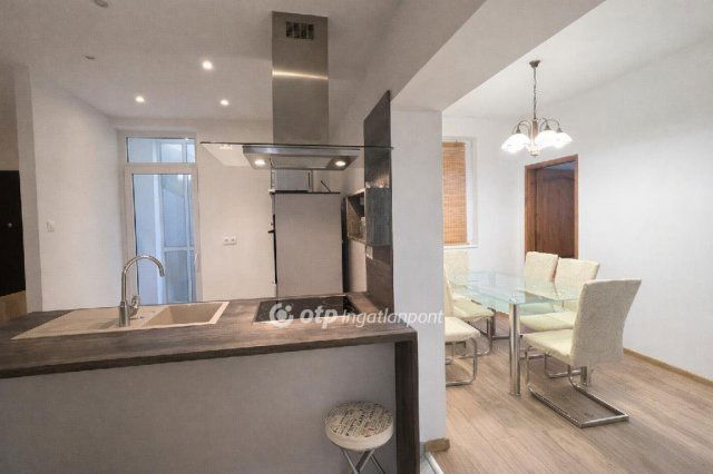 Eladó téglalakás, Debrecenben 119.9 M Ft, 4 szobás