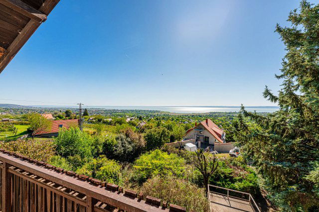 Eladó családi ház, Balatonfüreden 190 M Ft, 5 szobás