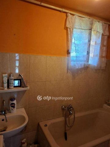 Eladó családi ház, Hajdúböszörményen 35 M Ft, 1+1 szobás