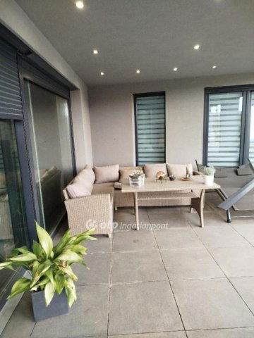 Eladó családi ház, Pécsett 139.5 M Ft, 3 szobás