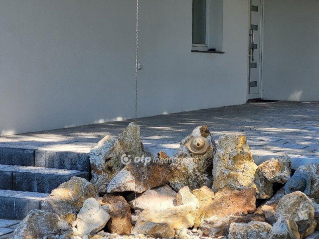 Eladó családi ház, Siófokon 275 M Ft, 8+1 szobás