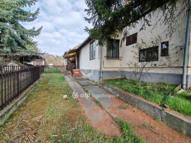 Eladó családi ház, Zsámbékon 80 M Ft, 6 szobás