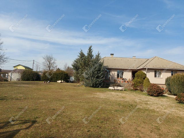 Eladó családi ház, Győrújbaráton 165 M Ft, 4 szobás