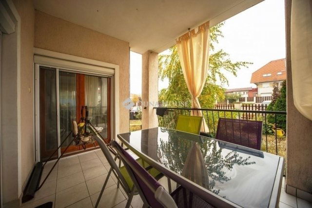 Eladó téglalakás, Dunakeszin 89.9 M Ft, 3 szobás