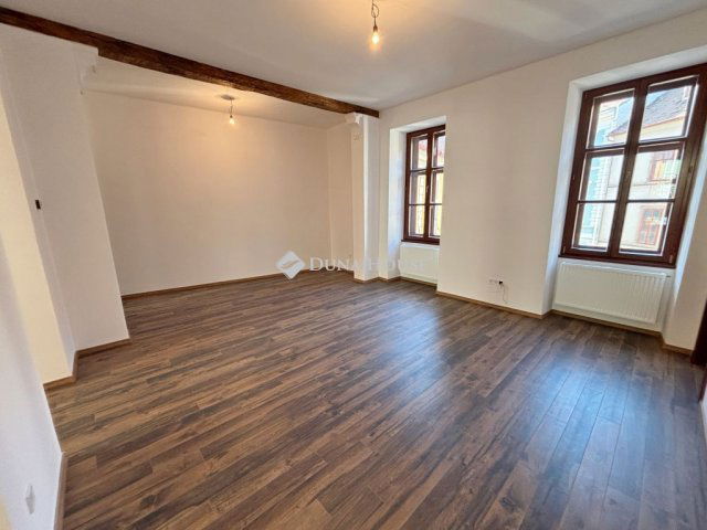 Eladó téglalakás, Sopronban 84.9 M Ft, 2 szobás