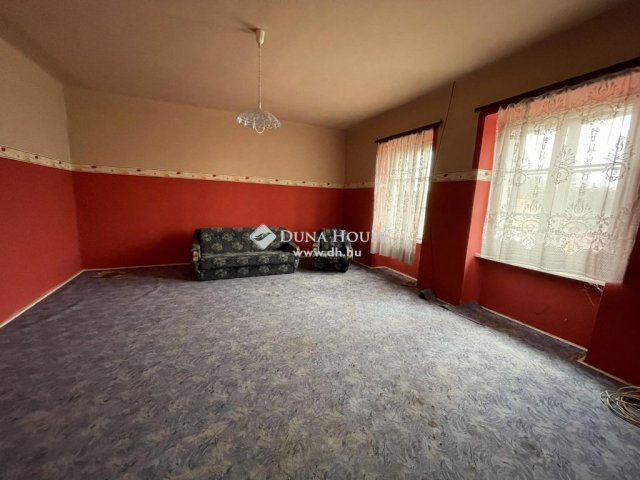 Eladó üzlethelyiség, Kisszálláson 53.9 M Ft