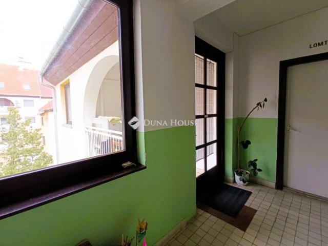 Eladó téglalakás, Mohácson 59.5 M Ft, 5 szobás