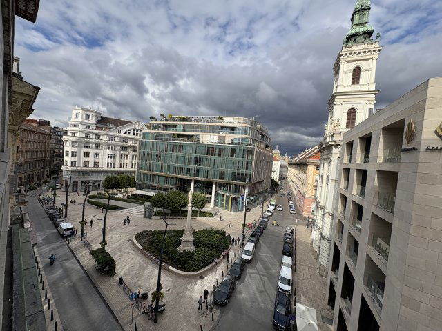 Eladó téglalakás, Budapesten, V. kerületben 128 M Ft, 1 szobás