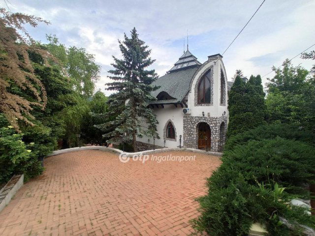 Eladó családi ház, Szarvaskőben 160 M Ft, 6 szobás