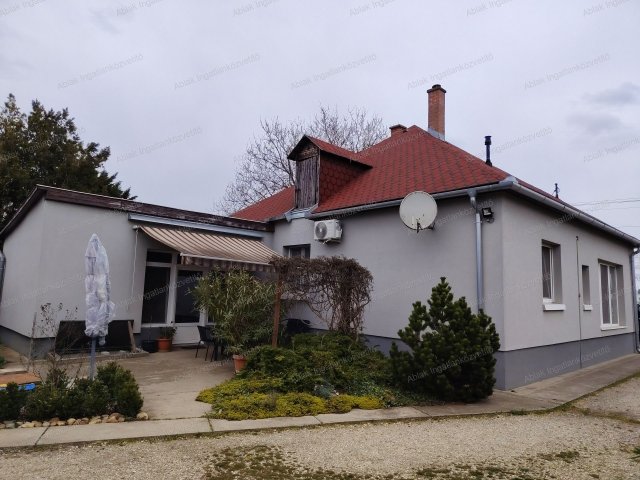 Eladó családi ház, Kecskeméten 68.5 M Ft, 3 szobás