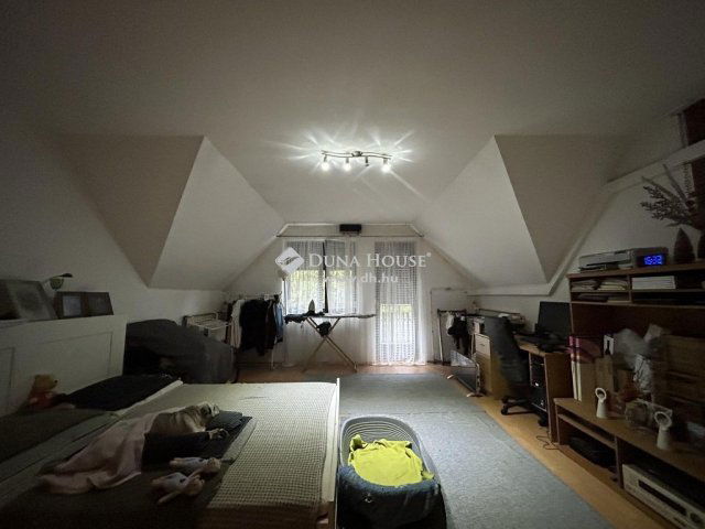 Eladó családi ház, Budaörsön 230 M Ft, 10 szobás