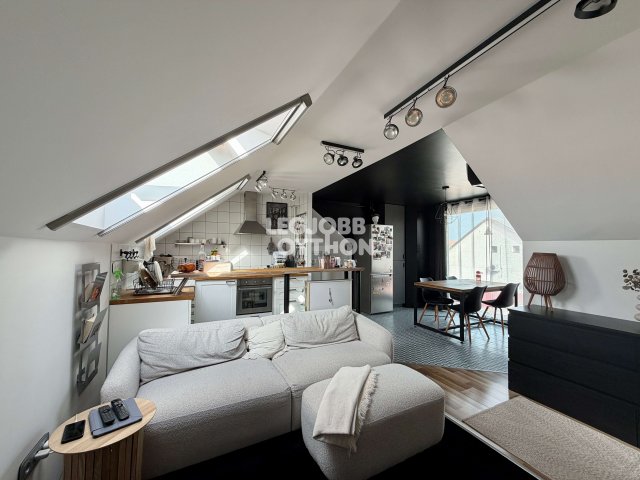 Eladó téglalakás, Cegléden 80 M Ft, 3 szobás