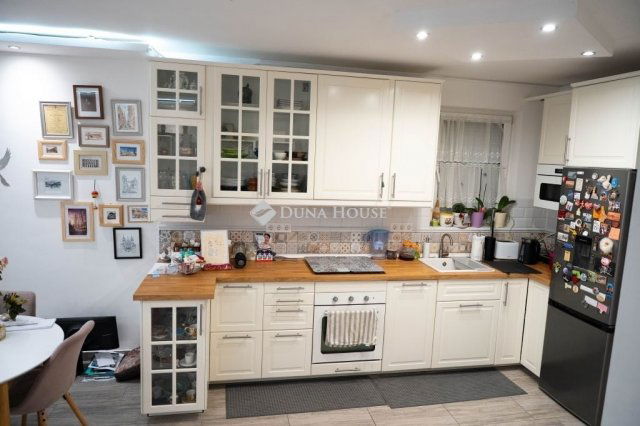 Eladó sorház, Vecsésen 133.9 M Ft, 5 szobás