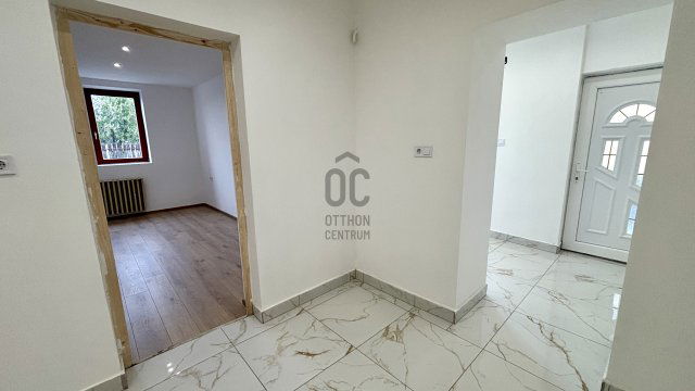 Eladó családi ház, Újszászon 18 M Ft, 2 szobás