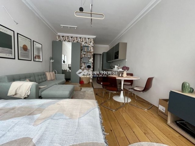 Eladó téglalakás, Budapesten, V. kerületben 77.5 M Ft, 1 szobás