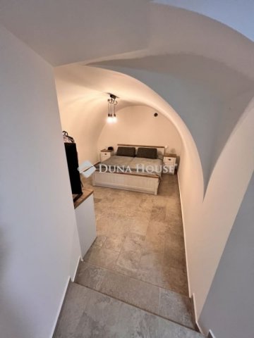 Eladó téglalakás, Veszprémben 48 M Ft, 3 szobás